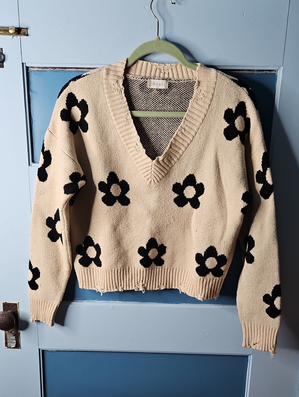 Altar'd State Cream V-Neck Sweater with Black Floral Motif Crop XS